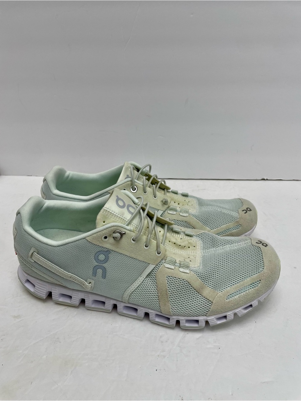 Women’s Oncloud Cloud 5 size 9.5  Glacier Reseda